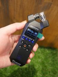 【ZOOM】 手のひらサイズ　ポータブルレコーダー　H1essential　(8GBのSDカード付)