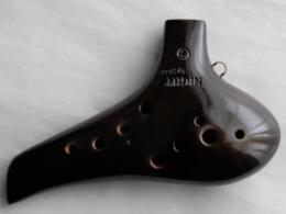 m137【中古品】(ナイトbyノーブル)オカリナ　新モデル　アルトC管　シャインブラック仕上げ【光沢】