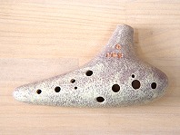 H04【訳あり品】(水無月)オカリナ　福岡県の作品　アルトC管　ホワイト