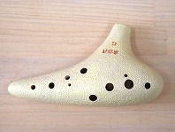 H06【訳あり品】(水無月)オカリナ　福岡県の作品　アルトC管　ホワイト